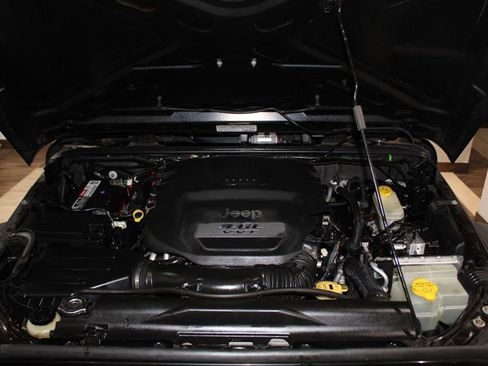 Used 2013 Jeep Wrangler Unlimited Sport w/ Connectivity Group image 13