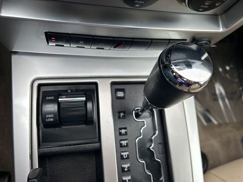 Used 2010 Jeep Liberty Limited w/ Comfort/Convenience Group AWD/4WD image 28