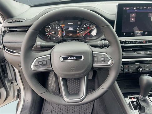 New 2026 Jeep Compass Latitude image 22