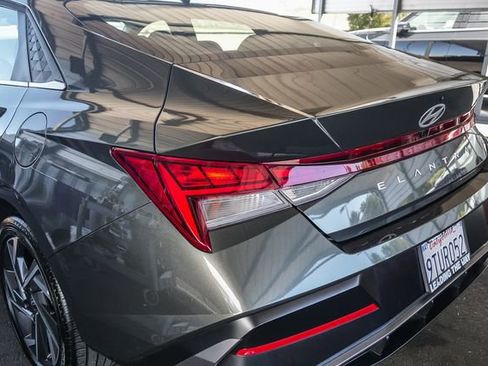 Used 2025 Hyundai Elantra SEL image 12