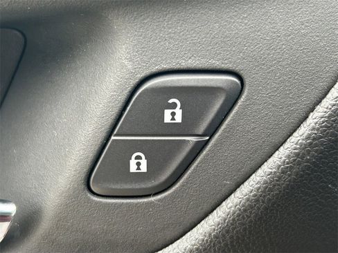 Used 2025 Chevrolet Trax LT image 23