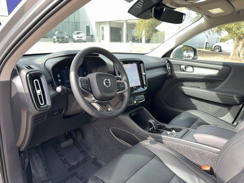 Certified 2025 Volvo XC40 B5 Core image 11