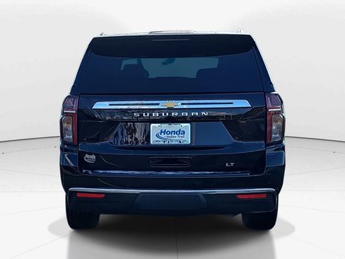 Used 2024 Chevrolet Suburban LT image 7