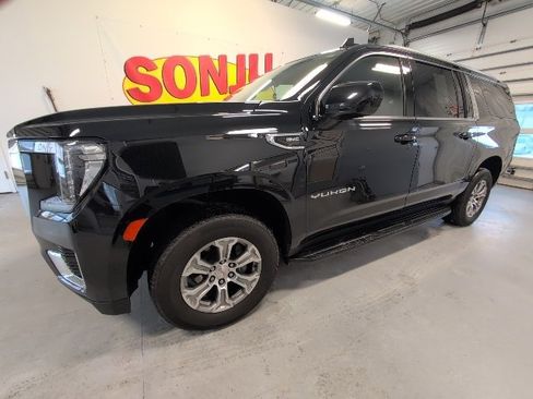Used 2024 GMC Yukon XL SLE image 2