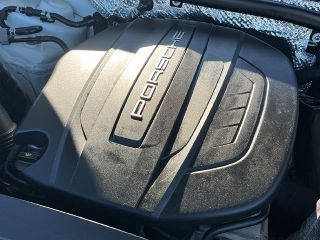 Used 2018 Porsche Macan AWD/4WD image 25