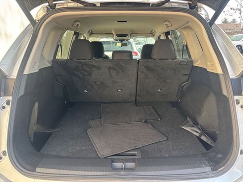 Used 2025 Nissan Rogue SV image 32