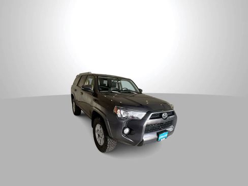Used 2018 Toyota 4Runner SR5 Premium AWD/4WD image 2