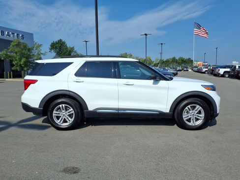 Used 2021 Ford Explorer XLT w/ Equipment Group 202A AWD/4WD image 2