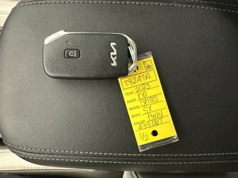 Used 2023 Kia Seltos SX w/ SX Sunroof Package image 28
