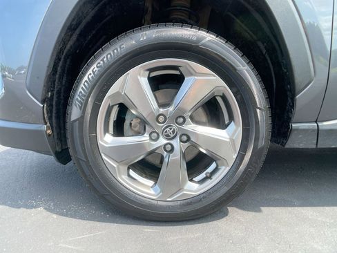 Used 2020 Toyota RAV4 Limited image 11