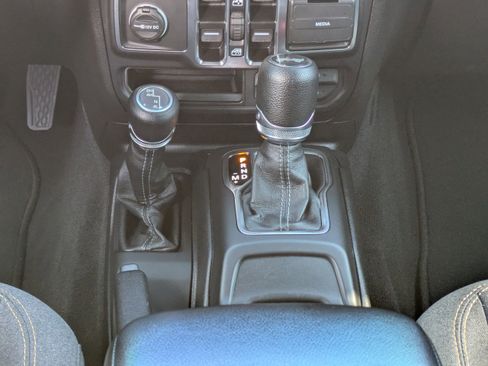 Used 2024 Jeep Wrangler Sport S image 19