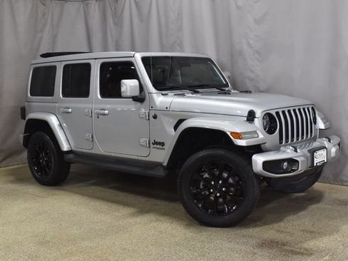Used 2022 Jeep Wrangler Unlimited Sahara AWD/4WD image 4
