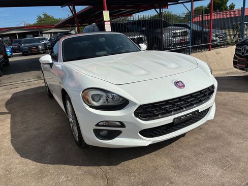 Used 2017 FIAT 124 Spider Lusso RWD image 9