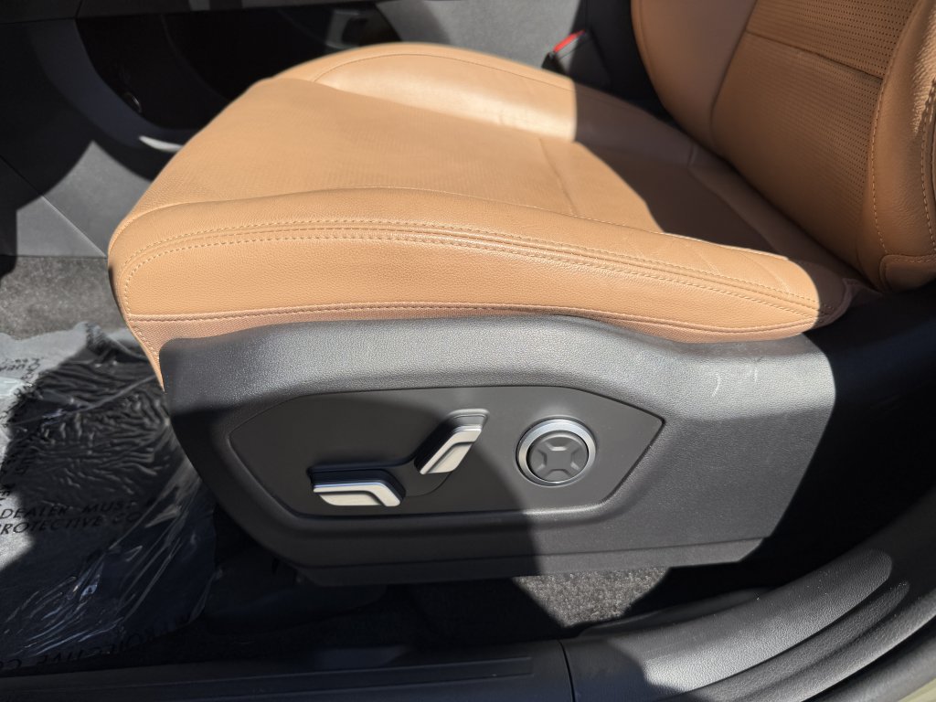 Used 2025 Hyundai Santa Fe Limited FWD image 33