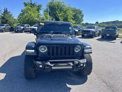Used 2025 Jeep Gladiator Rubicon w/ Safety Group AWD/4WD image 2