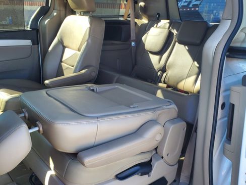 Used 2012 Volkswagen Routan SEL image 17