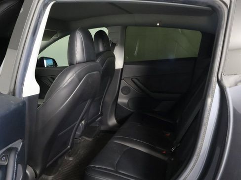 Used 2021 Tesla Model Y Long Range image 11