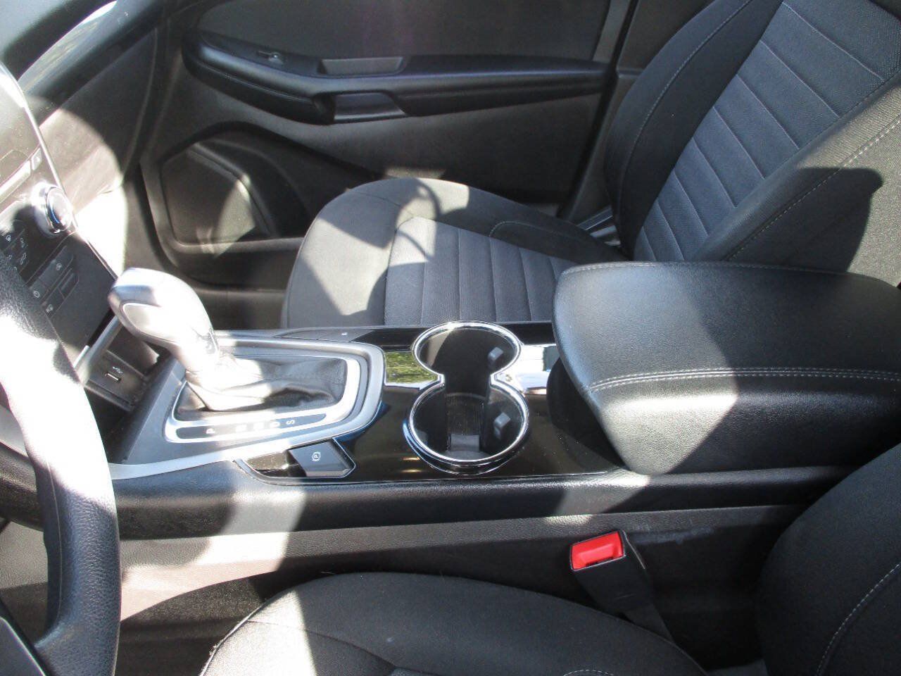 Used 2017 Ford Edge SE w/ Cargo Accessory Package FWD image 21