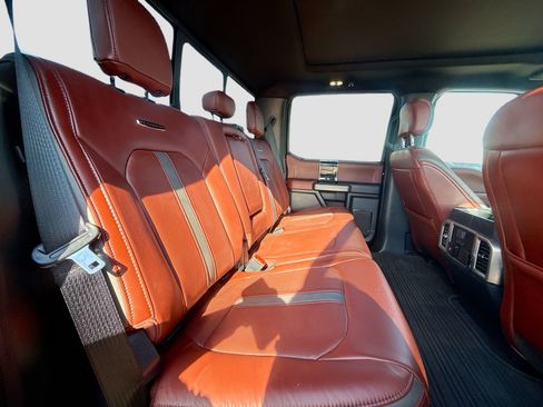 Certified 2022 Ford F450 Platinum w/ FX4 Off-Road Package image 31