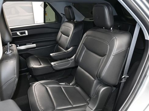 Used 2022 Ford Explorer XLT w/ Equipment Group 202A image 31