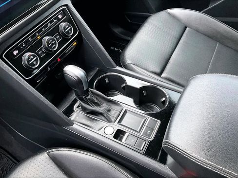 Used 2023 Volkswagen Atlas SE image 17