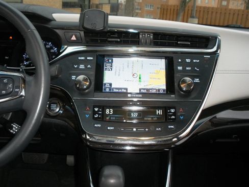 Used 2013 Toyota Avalon Limited image 32