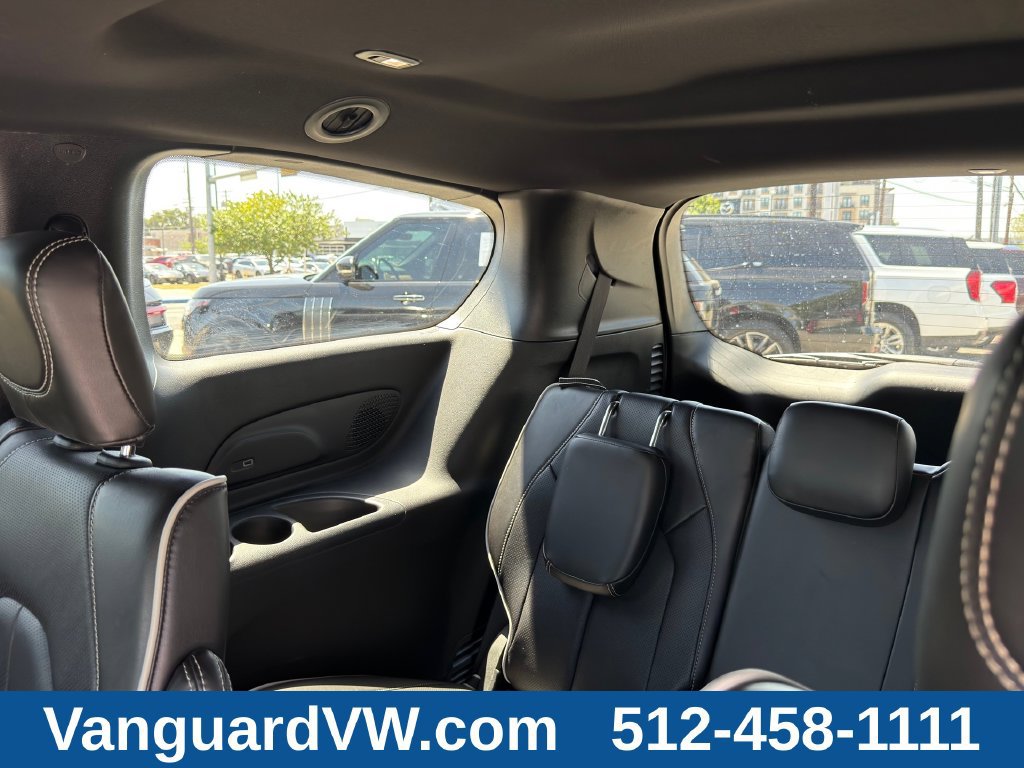 Used 2026 Chrysler Pacifica Limited FWD image 31