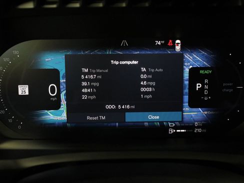 Certified 2025 Volvo XC90 T8 Plus AWD/4WD image 12