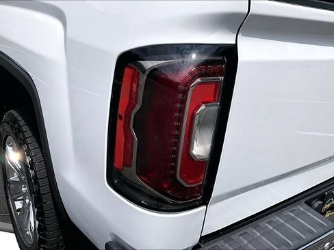 Used 2018 GMC Sierra 1500 SLT AWD/4WD image 23