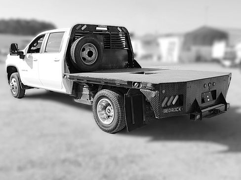 Used 2022 Chevrolet Silverado 3500 LT w/ Convenience Package image 2