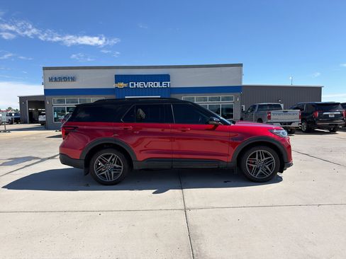 Used 2025 Ford Explorer ST AWD/4WD image 6