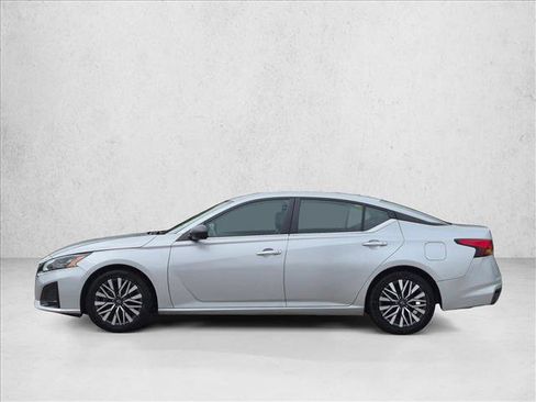Used 2024 Nissan Altima 2.5 SV FWD image 8