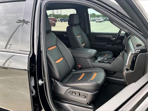 Used 2024 GMC Sierra 2500 AT4 w/ AT4 Premium Plus Package AWD/4WD image 9