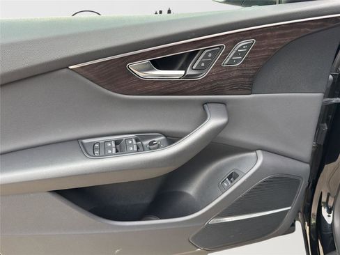 Used 2022 Audi Q8 Premium Plus w/ Premium Plus Package image 33