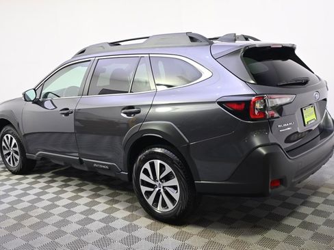 Used 2025 Subaru Outback Premium image 3
