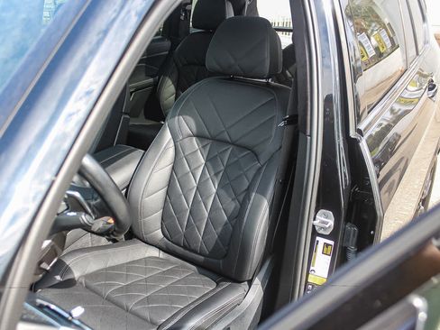 Used 2024 BMW X7 xDrive40i w/ M Sport Package AWD/4WD image 32