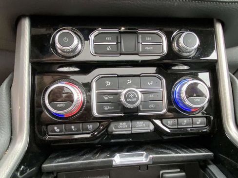 Used 2022 GMC Yukon Denali image 22