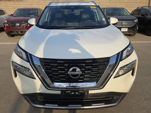 Used 2023 Nissan Rogue SL w/ SL Premium Package image 2