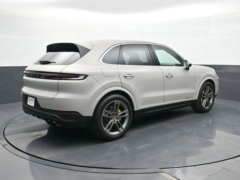 Certified 2025 Porsche Cayenne S AWD/4WD image 23