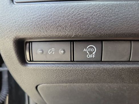 Used 2023 Nissan Rogue S AWD/4WD image 18