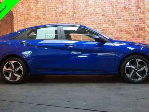 Used 2023 Hyundai Elantra SEL w/ Convenience Package image 8