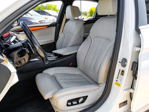 Used 2019 BMW 540i w/ Executive Package image 40