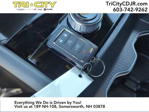 New 2025 Jeep Grand Cherokee L Laredo image 29