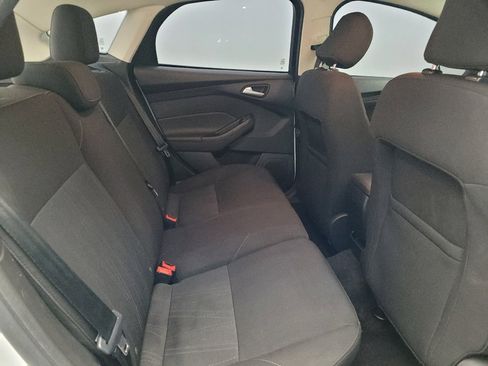 Used 2017 Ford Focus SE FWD image 19