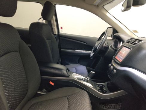 Used 2019 Dodge Journey SE w/ Premium Group image 21