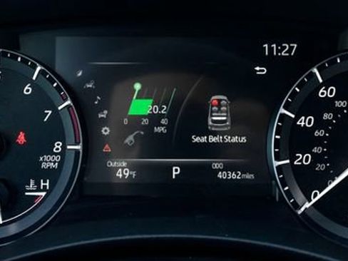 Certified 2021 Toyota Highlander XLE image 32