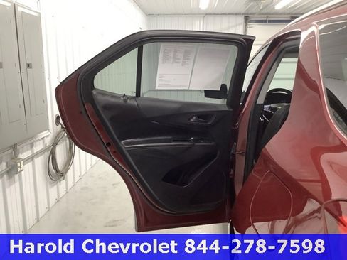 Used 2018 Chevrolet Equinox Premier image 12