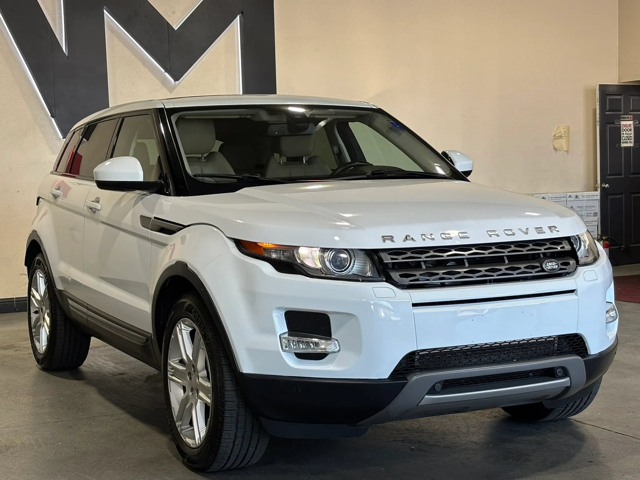 Used 2015 Land Rover Range Rover Evoque Pure Plus AWD/4WD image 3