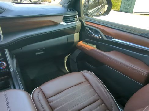 Used 2023 GMC Yukon XL Denali Ultimate image 15