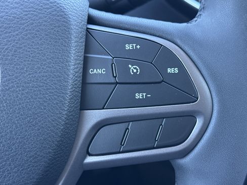 Used 2022 Jeep Cherokee Latitude Lux image 32